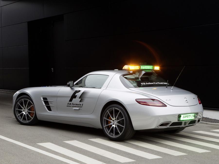  Mercedes-Benz SLS AMG F1 Safety Car 2010 года  (фото 29 из 46)